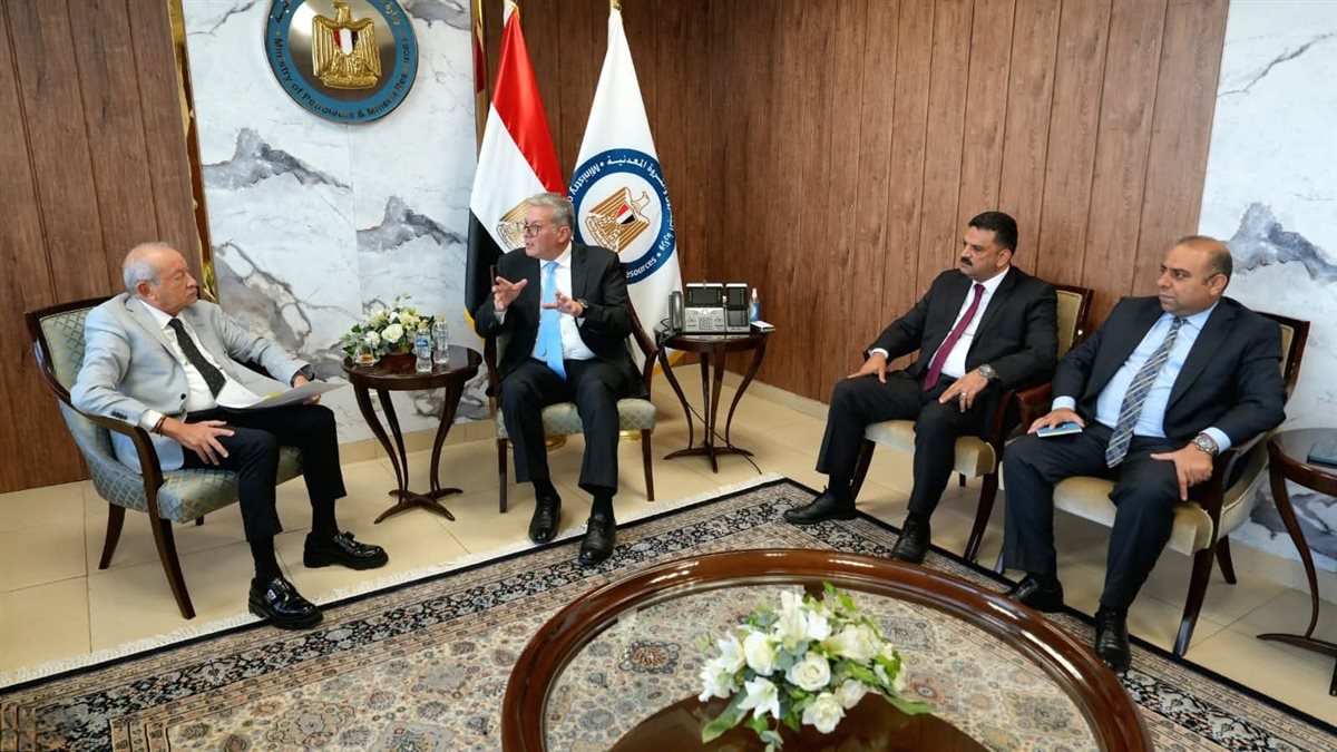 وزير البترول ونجيب ساويرس&nbsp;