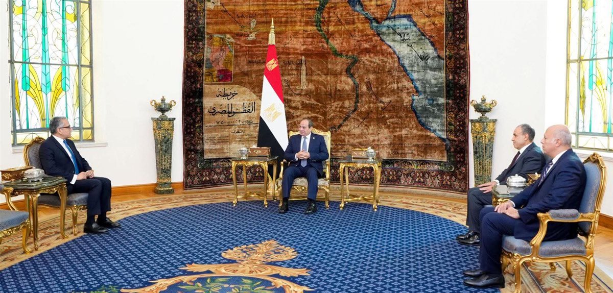 الرئيس السيسي يستقبل الدكتور خالد العناني&nbsp;