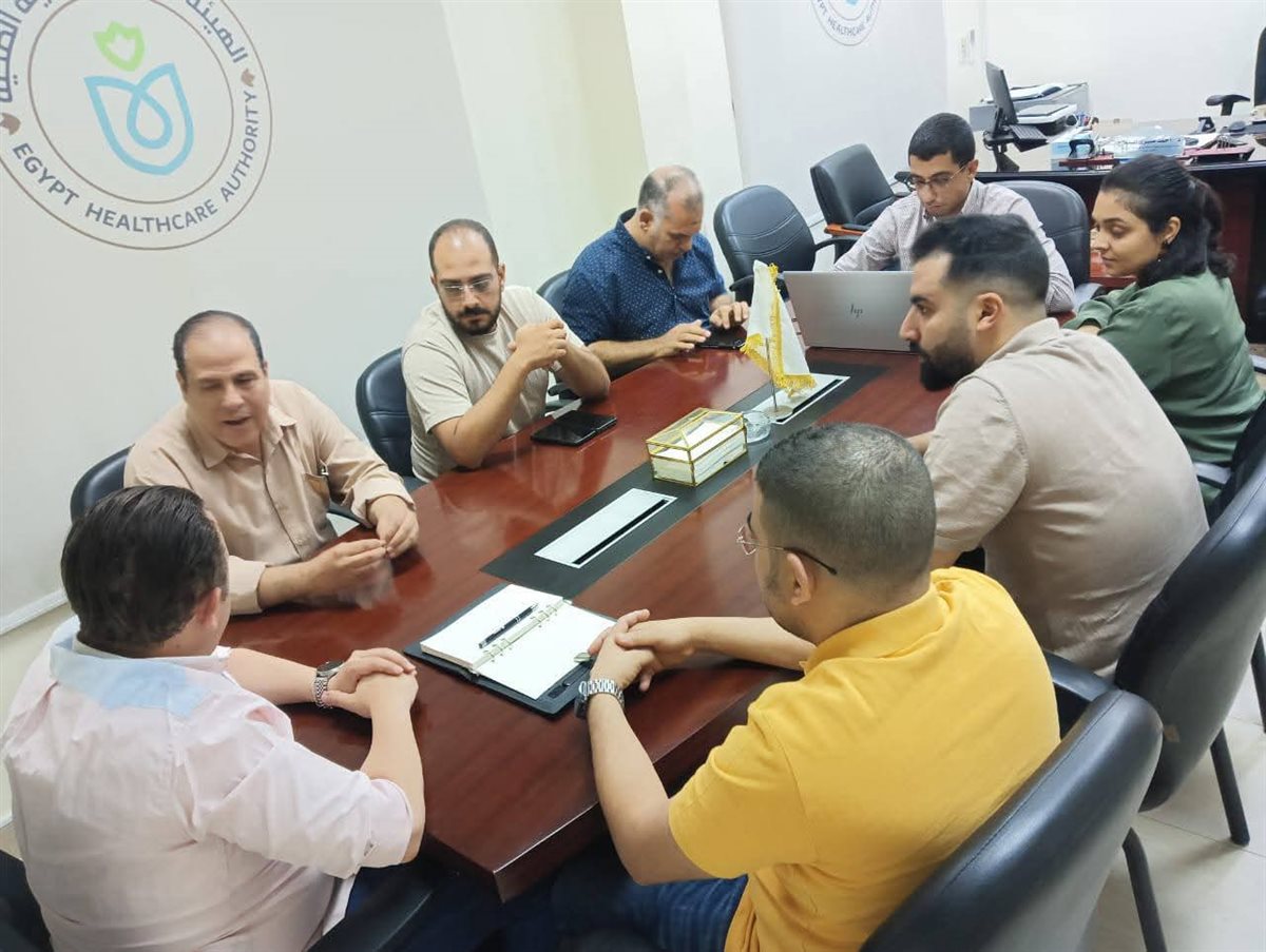 الدكتور أيمن رخا رئيس إقليم القناة