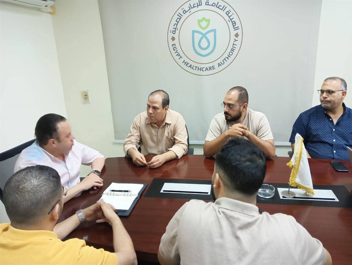 الدكتور أيمن رخا رئيس إقليم القناة