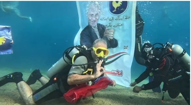 مرشح جنوب سيناء يبدأ حملته الانتخابية من أعماق بحر دهب