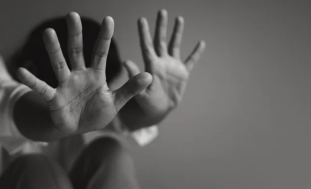 طالب الإعدادية: التحرش بزميلته وخدش براءتها يصل به إلى المحاكمة