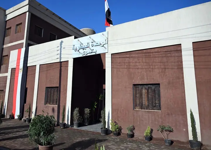 رئيس الوزراء رئيس الوزراء يتفقد الوحدة البيطرية بقرية 
