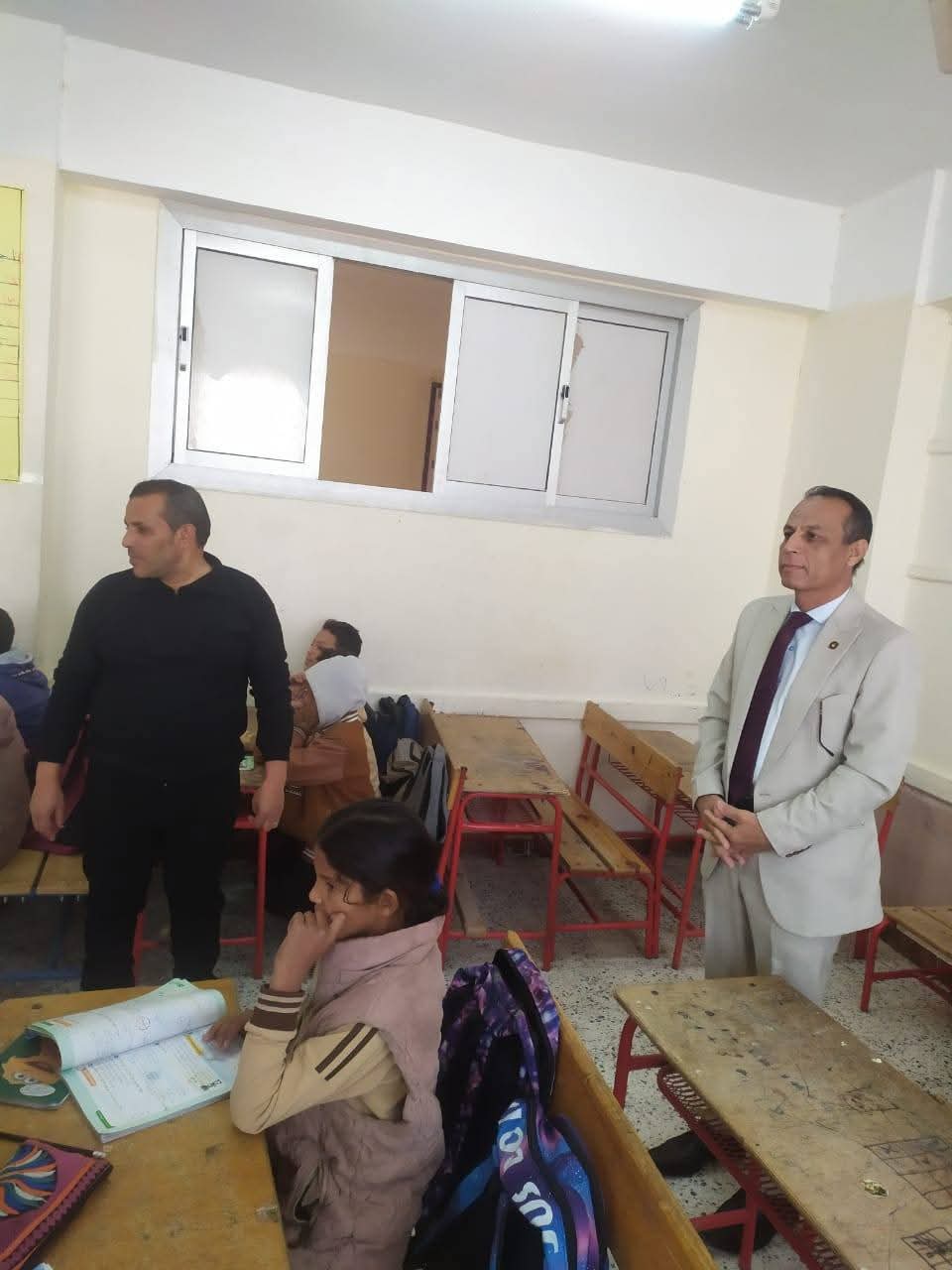 مدير إدارة طور سيناء يتابع ميدانيا انتظام الدراسة بمدرسة الزهراء للتعليم الأساسي<br>&nbsp;
