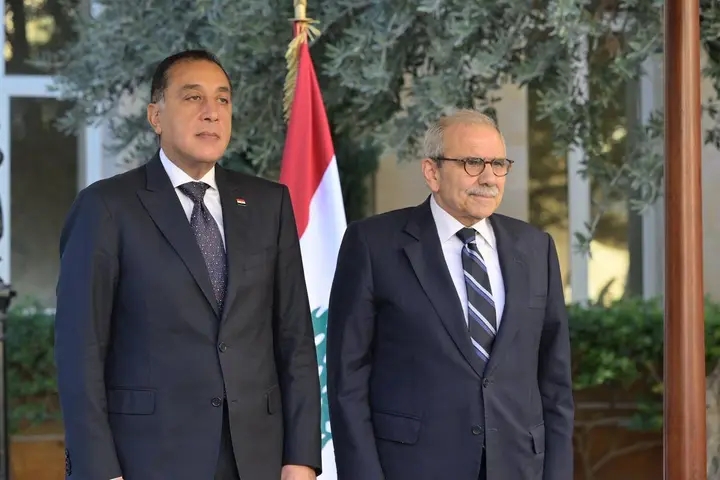 لبدء المباحثات بين الجانبين:مراسم استقبال رسمية لرئيس الوزراء لدى وصوله السراي الحكومي بالعاصمة بيروت