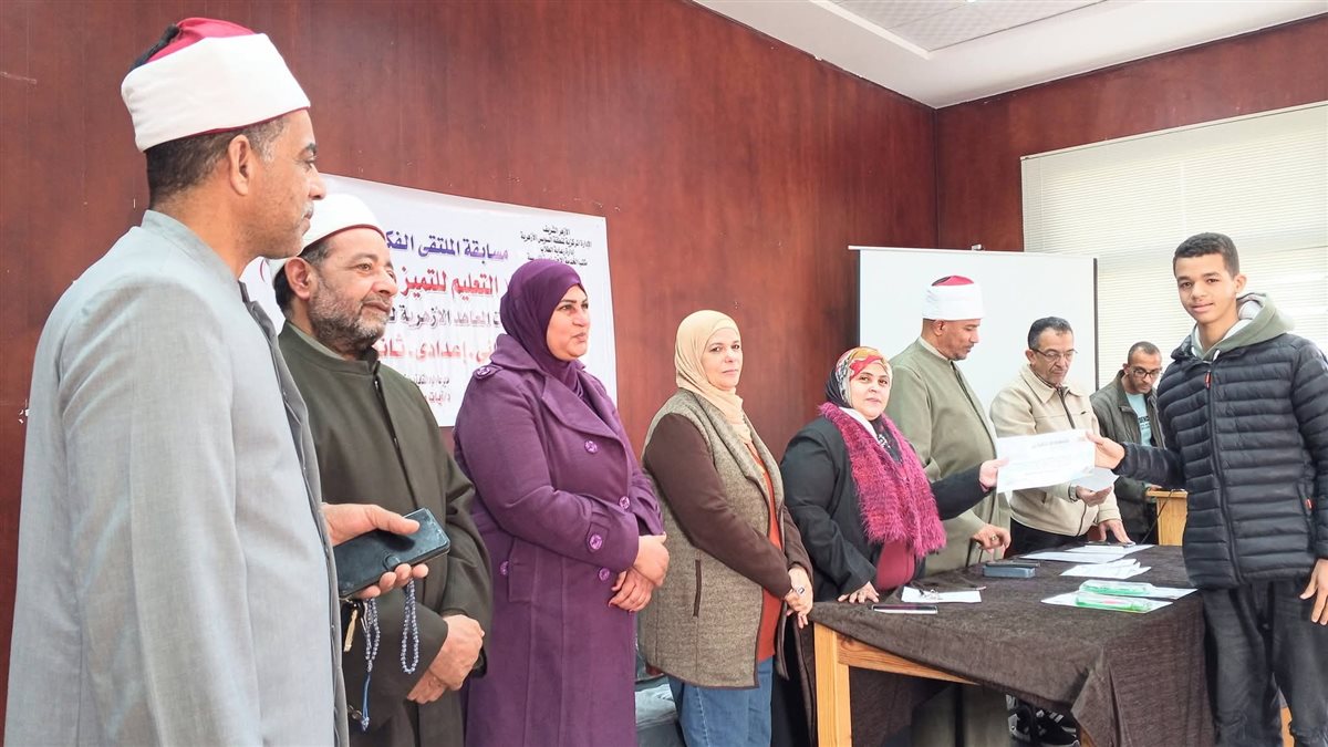 تكريم طلاب أزهر السويس الفائزين بالمراكز الأولى للمراحل الإبتدائية والإعدادية والثانوية<br>&nbsp;