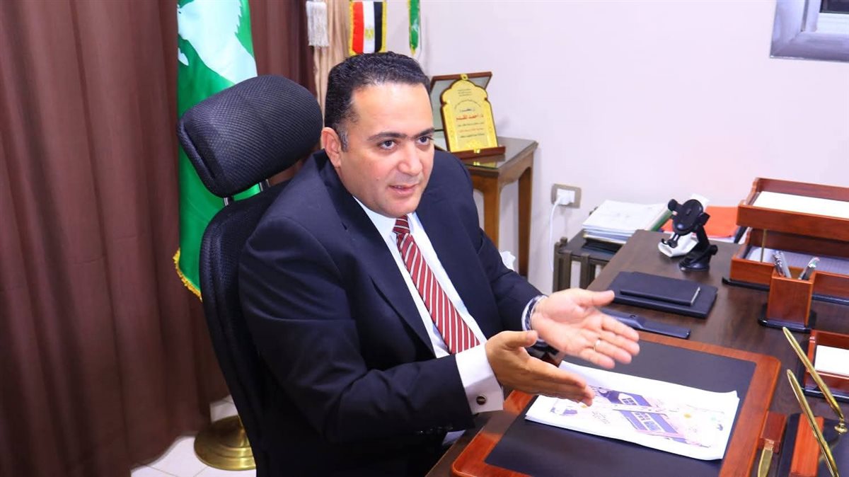 رئيس مركز ومدينة كفر صقر يتابع أعمال النظافة والتجميل اليومية بالمدينة