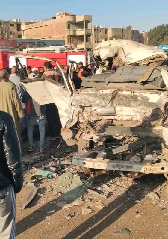 مصرع 3 مواطنين وإصابة 18 آخرين في حادث تصادم مروع بالبحيرة
