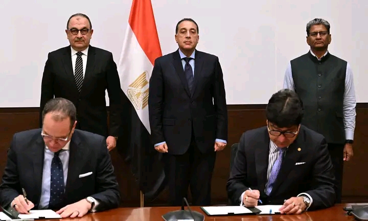 رئيس الوزراء يشهد توقيع عقد تشغيل فندق الكونتيننتال التاريخي وسط القاهرة بعلامة 