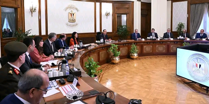 رئيس الوزراء يتابع موقف تسليم وتشغيل المشروعات المُنفذة ضمن المرحلة الأولى بالمبادرة الرئاسية 