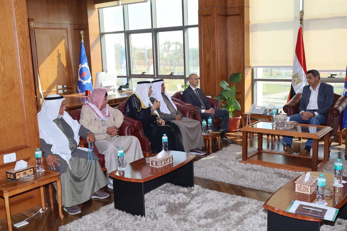 مشايخ وعواقل القبائل بالسويس تطالب المحافظ بدعم الأنشطة السياحية