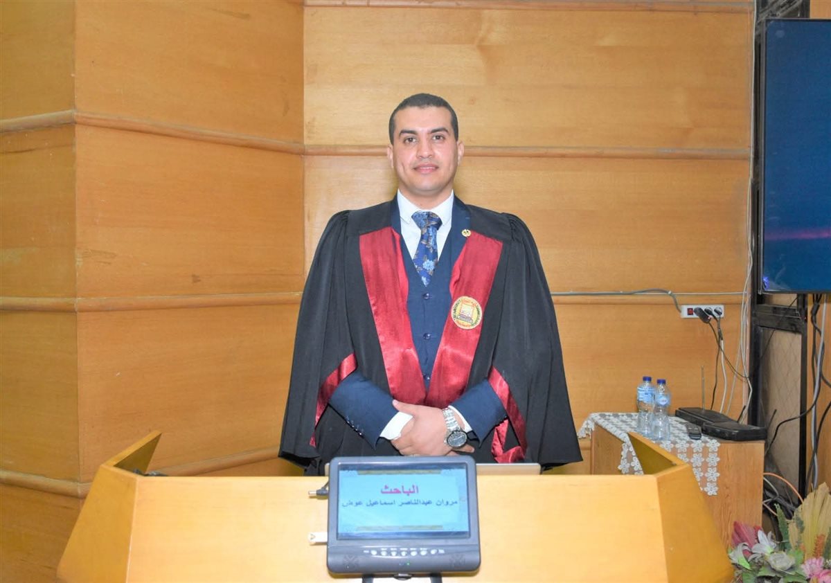 الصحفي محمد عبد الغني يهنئ الرائد مروان عبد الناصر بمناقشة الماجستير المهني في إدارة الموارد البشرية