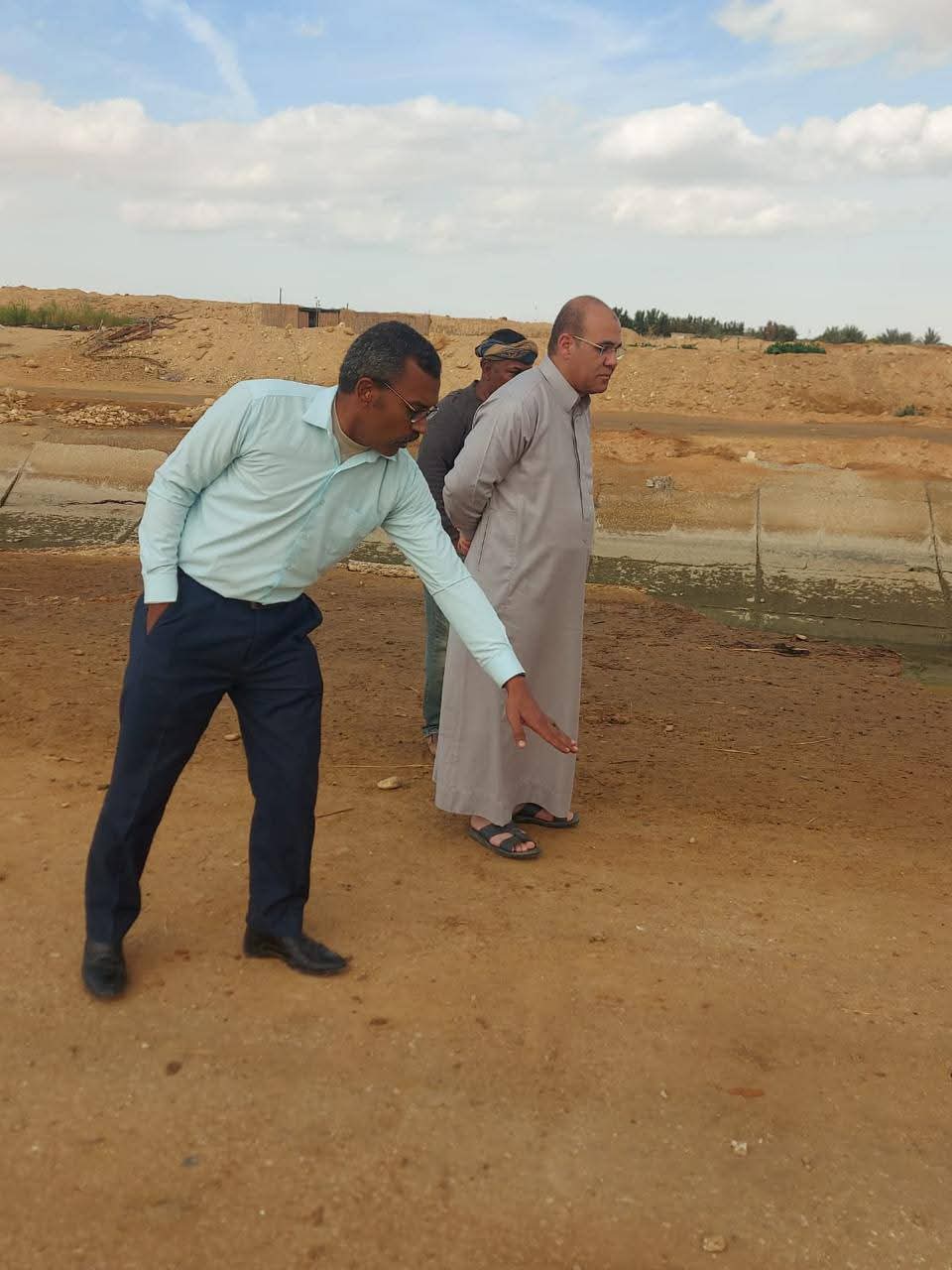 النائب أحمد خشانة يتابع إنهيار جسر ترعة الشلوفة بقرية الصحفيين بمحافظة السويس