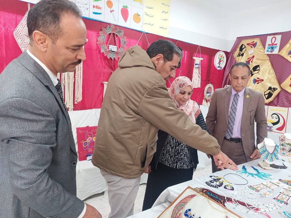 لمسات فرعونية تبدعها الطالبات في معرض تعليم جنوب سيناء