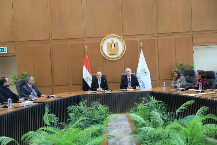 وزير التعليم العالي يوقع اتفاقية تعاون استراتيجية بين بنك المعرفة المصري والمجلس العربي للاختصاصات الصحية لدعم التحول الرقمي في التدريب الطبي