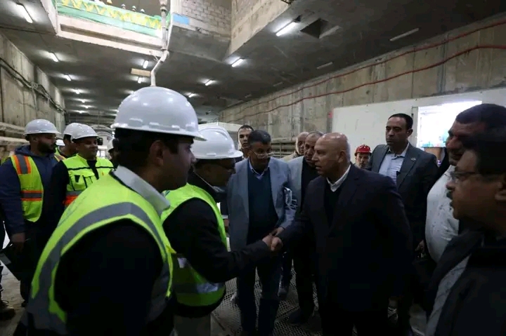 وزير الصناعة والنقل يجري جولة &nbsp;هامة بالمرحلة الأولى من الخط الرابع للمترو