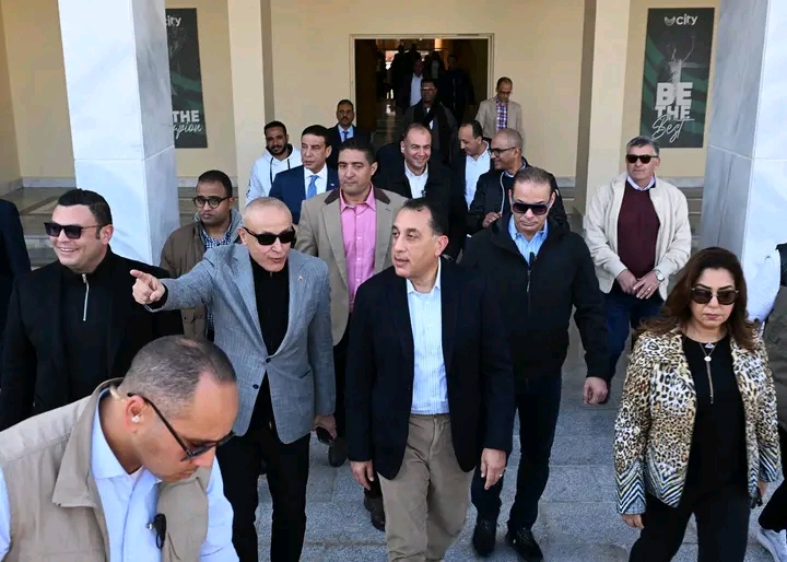 في أثناء زيارته اليوم للأقصر: رئيس الوزراء يتفقد حمام السباحة الأوليمبي 