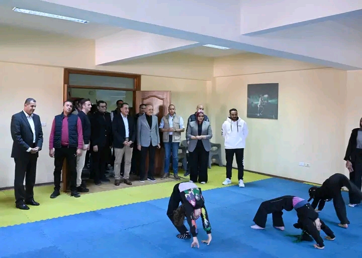 في أثناء زيارته اليوم للأقصر: رئيس الوزراء يتفقد حمام السباحة الأوليمبي 