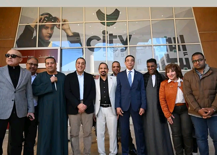 في أثناء زيارته اليوم للأقصر: رئيس الوزراء يتفقد حمام السباحة الأوليمبي 