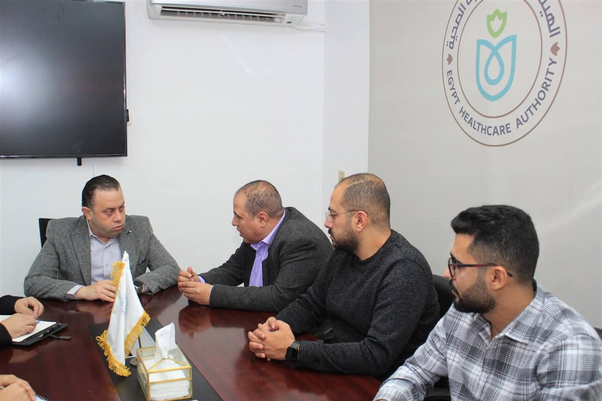 رئيس إقليم القناة يجتمع لمتابعة الأداء الصحي بجنوب سيناء