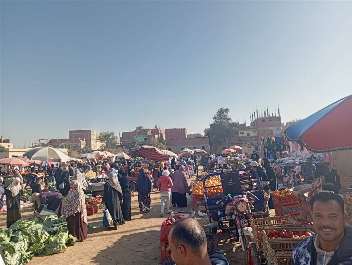 بناء علي طلب نائب السويس ..نقل سوق الخميس الي خارج كتلة العمدة السكنية