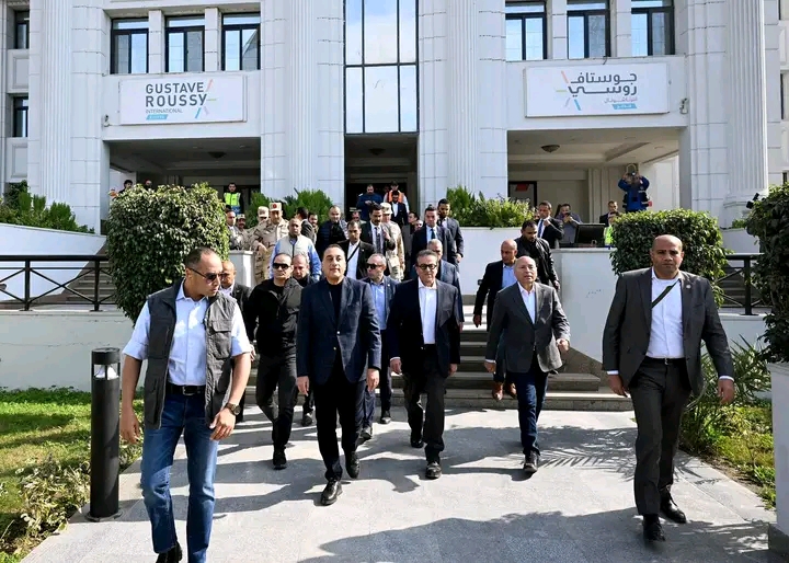 رئيس الوزراء يتفقد مستشفى أورام دار السلام (هرمل سابقا) ومبناها الجديد