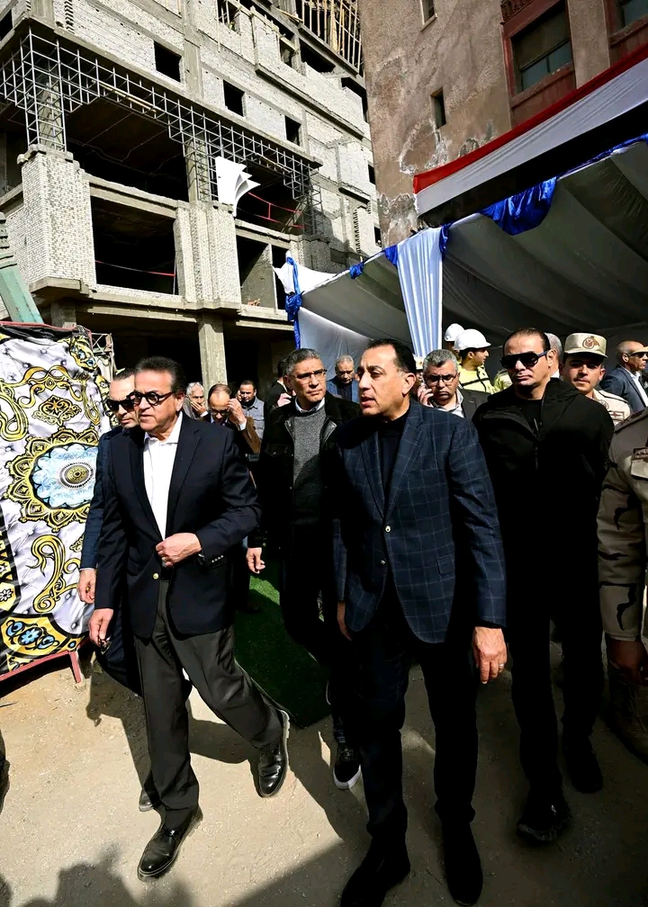 رئيس الوزراء يتفقد مستجدات أعمال تطوير مستشفى