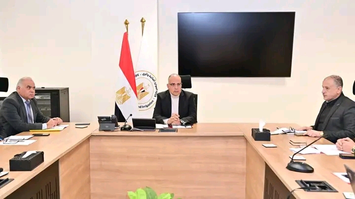 وزير الموارد المائية يتابع الموقف التنفيذي لمشروع