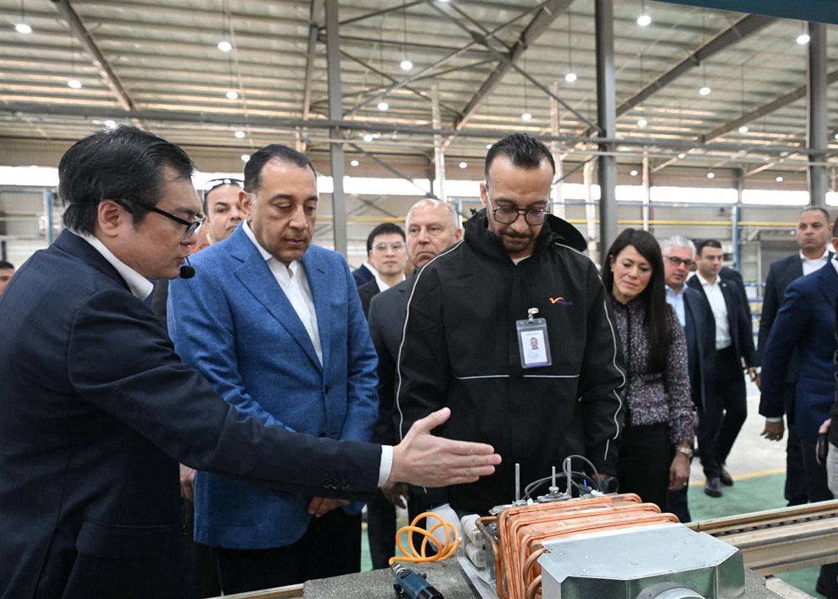 رئيس الوزراء يفتتح مصنع 