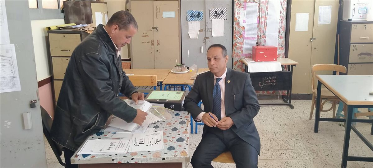 مدير إدارة طور سيناء يتفقد امتحانات النقل بمدرسة إبراهيم الرفاعي الإعدادية