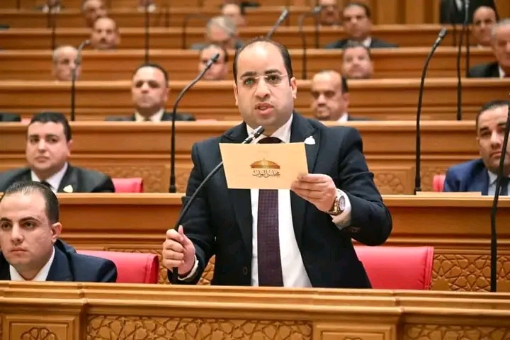أعضاء مجلس النواب يؤدون اليمين الدستورية بمقر مجلس النواب بالعاصمة الجديدة .