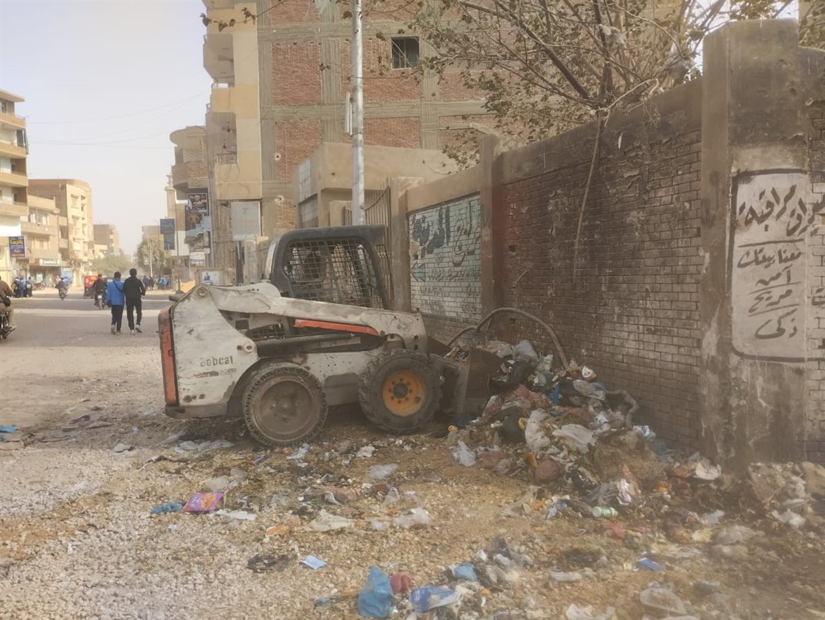 رئيس مدينة أبو النمرس بجنوب الجيزة يشن حملة نظافة مكثفة لقرى المركز