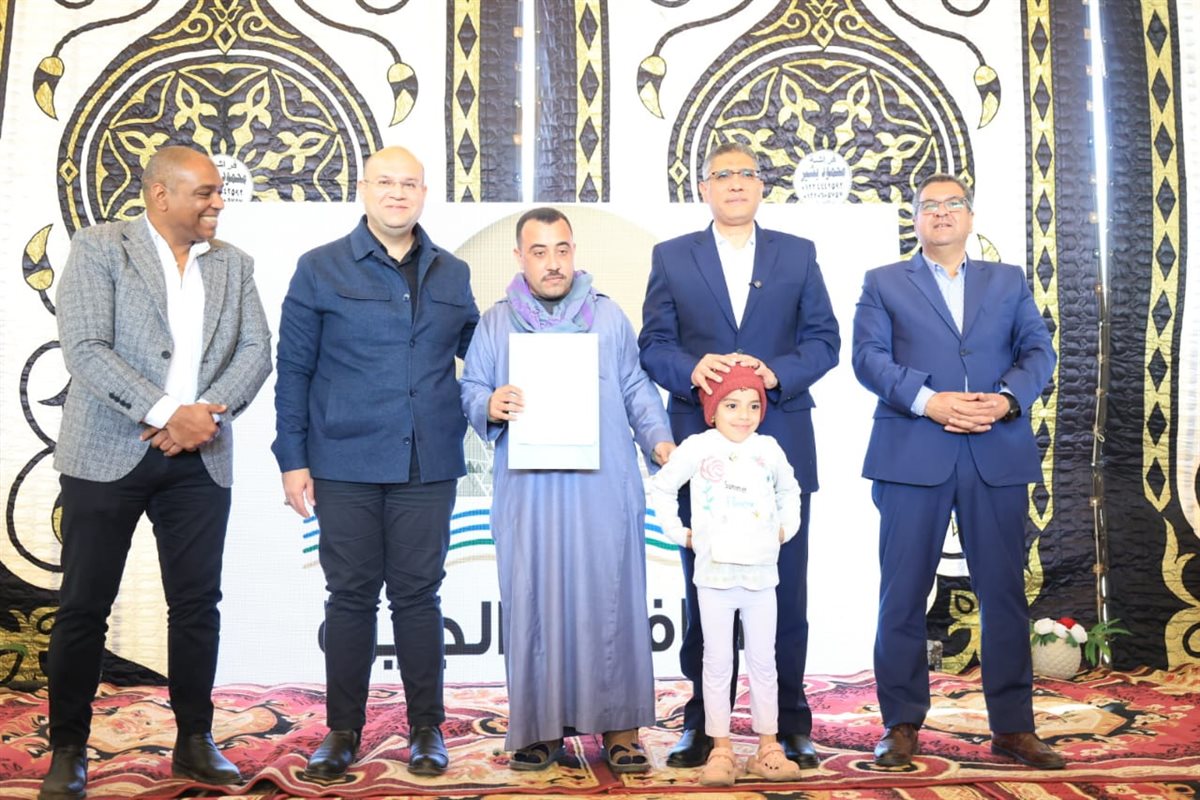 محافظ الجيزة يسلم عقود الوحدات السكنية لمتضرري السيول بقرية الديسمي&nbsp;