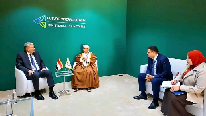 وزير البترول والثروة المعدنية يبحث تبادل الخبرات في مجال التعدين مع سلطنة عُمان