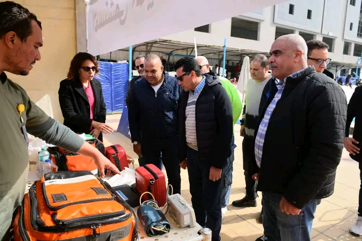 وزير الشباب الرياضة يشهد منافسات بطولة القاهرة للسباحة بالزعانف ويطمئن على تطبيق الكود الطبي