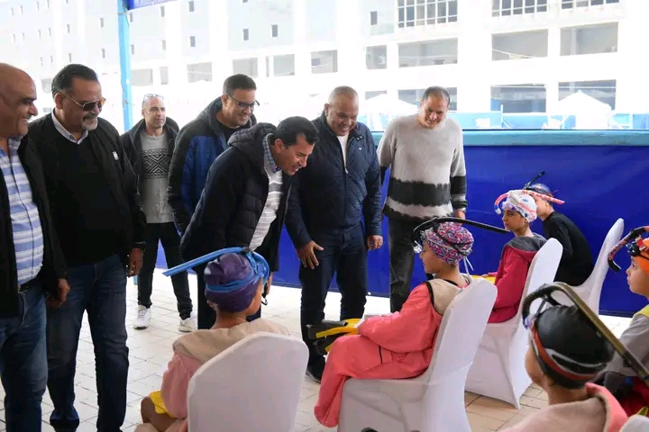 وزير الشباب الرياضة يشهد منافسات بطولة القاهرة للسباحة بالزعانف ويطمئن على تطبيق الكود الطبي