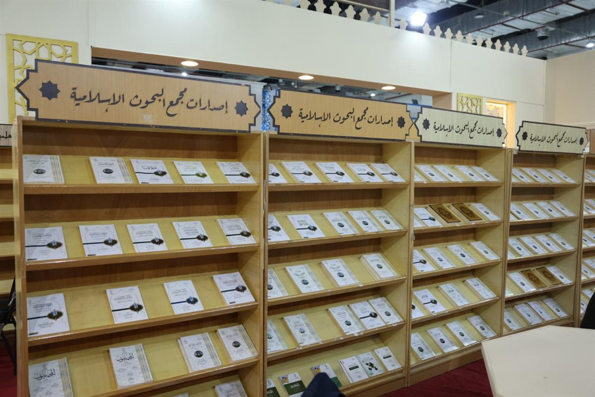 وكيل الأزهر ورئيس قطاع المعاهد الأزهرية يتفقدان جناح الأزهر بمعرض القاهرة الدولي للكتاب عقب الانتهاء من تجهيزاته