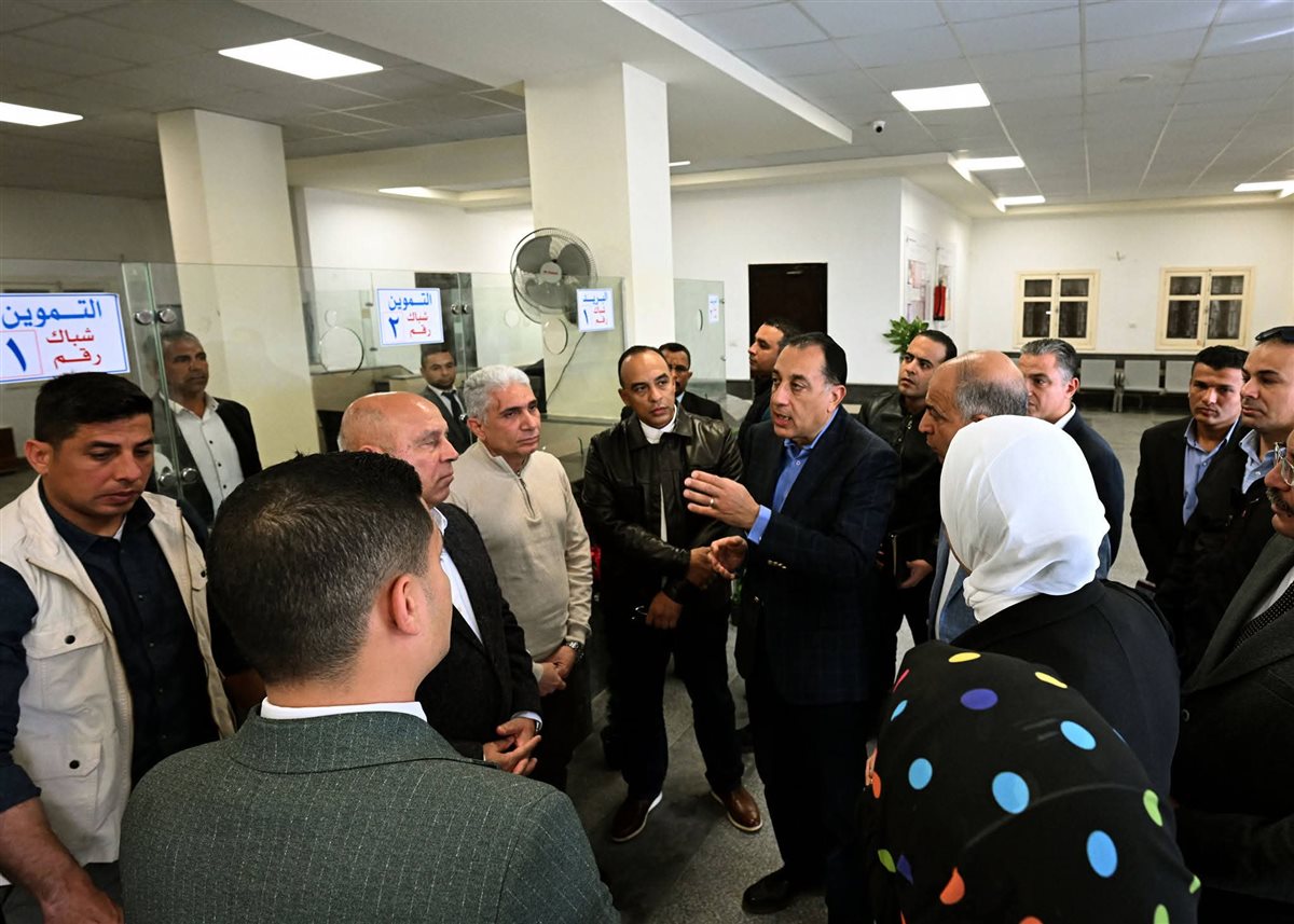 ضمن المبادرة الرئاسية حياة كريمة: رئيس الوزراء يتفقد سير العمل والخدمات المقدمة للمواطنين بالمركز التكنولوجي بقرية 