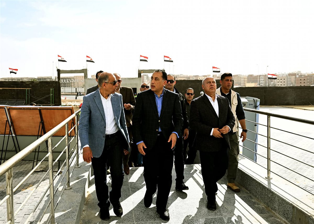 رئيس الوزراء يتفقد الموقف الإقليمي في مدينة المنيا الجديدة