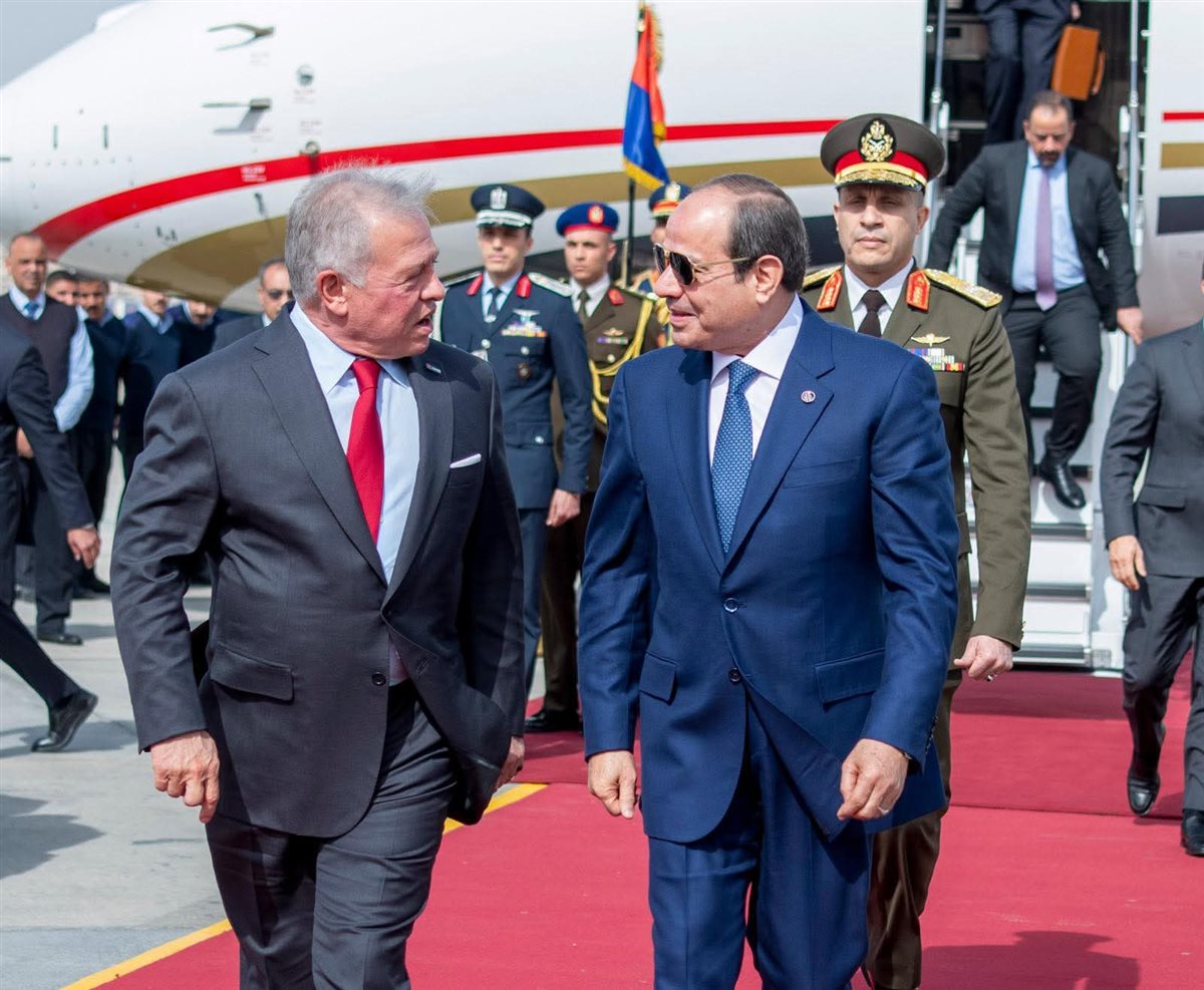 استقبل السيد الرئيس السيسي، اليوم بمطار القاهرة الدولي، أخاه جلالة الملك عبد الله الثاني ابن الحسين، عاهل المملكة الأردنية الهاشمية