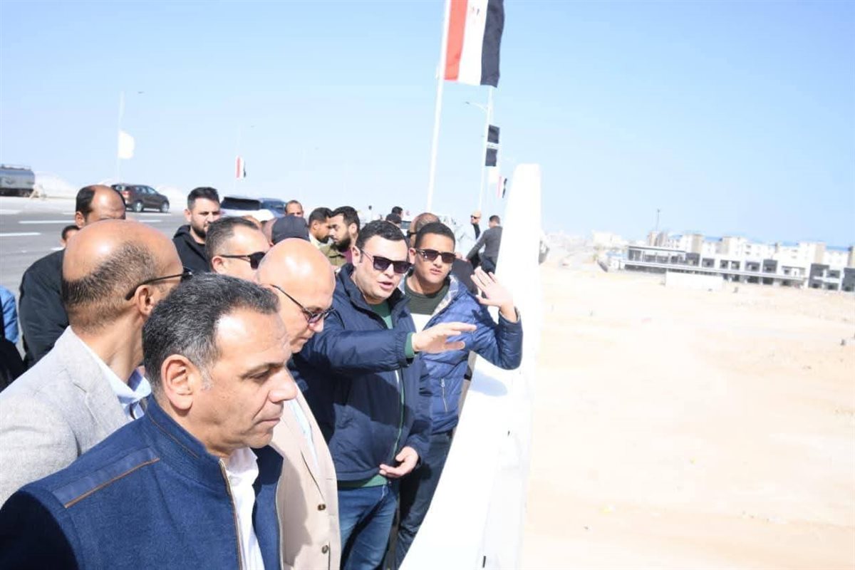 وزير الإسكان يتفقد مركز المؤتمرات والمعارض بالمدينة التراثية و
