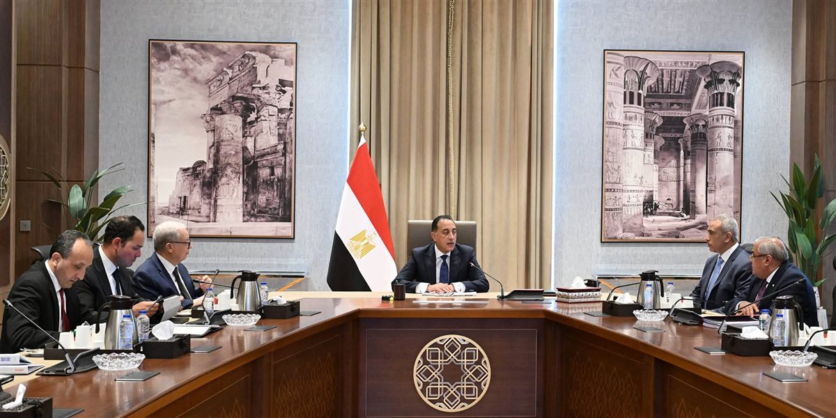 رئيس الوزراء يلتقي نائبه للشئون الاقتصادية لمناقشة عددٍ من ملفات العمل التي تخص الشأن الاقتصادي خلال المرحلة المقبلة