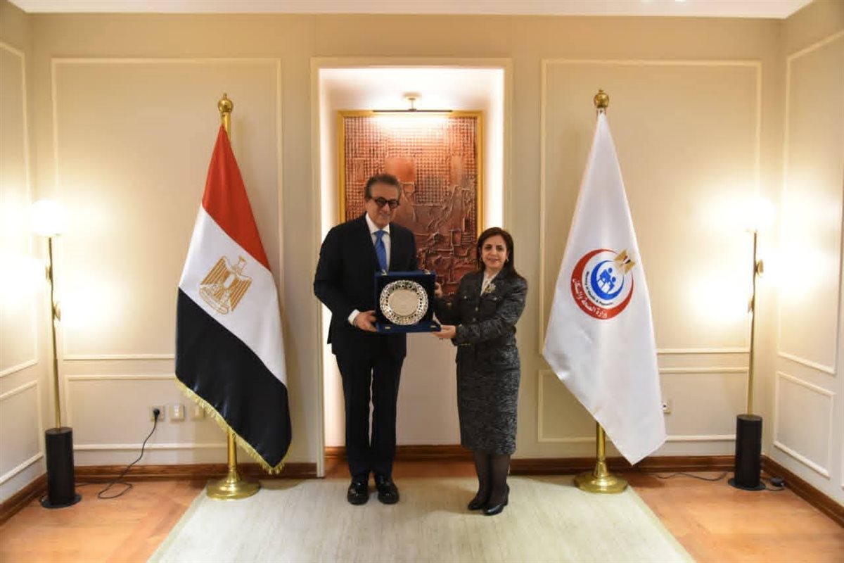 وزير الصحة يكرم فرق القوافل الطبية وممثلي الخارجية المشاركين في دعم الأشقاء بالسودان وجيبوتي والصومال