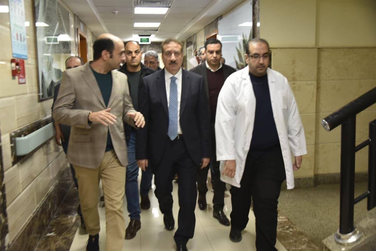 محافظ بورسعيد يطمئن على الحالة الصحية لمصابي حادث 30 يونيو ويوجه بتقديم الرعاية الطبية الكاملة للمصابين
