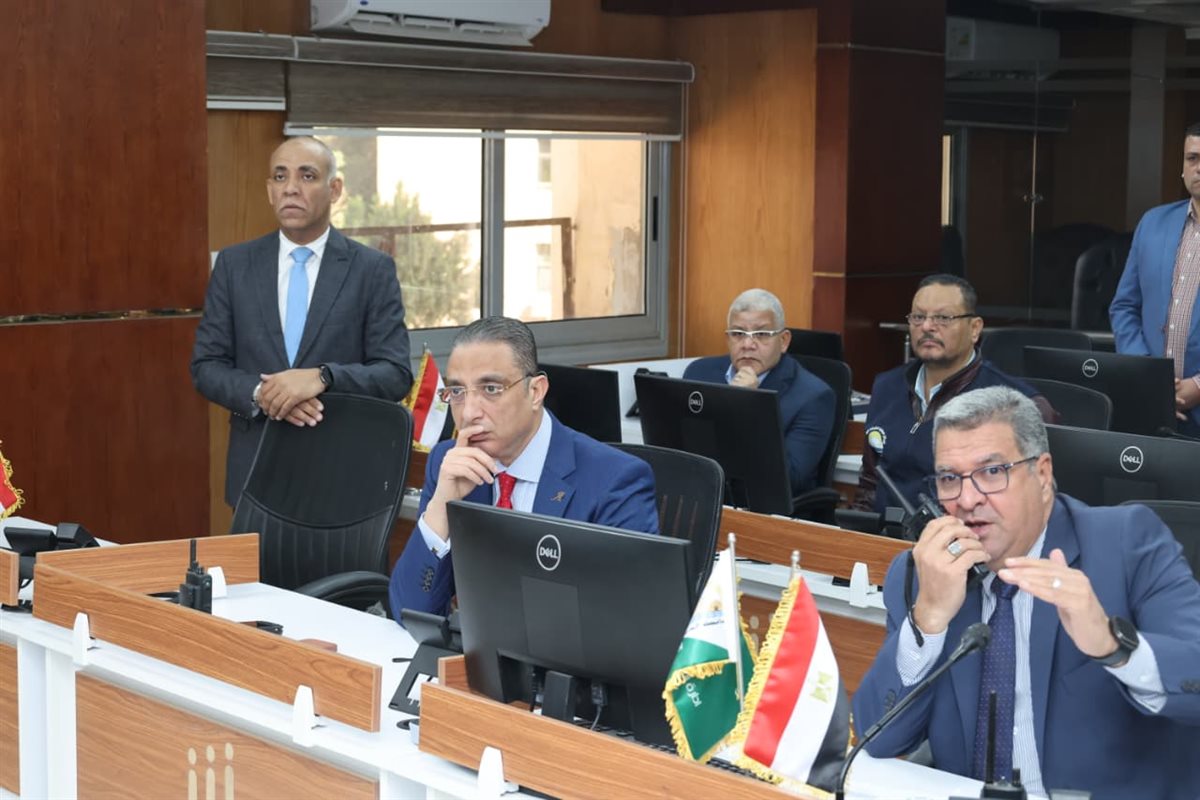 محافظ الجيزة يتفقد مركز سيطرة الشبكة الوطنية للطوارئ والسلامة العامة ويؤكد الجاهزية الكاملة للتعامل مع الأزمات