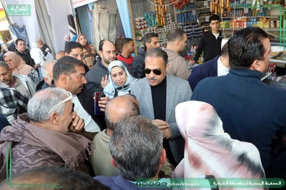 محافظ الشرقية يتفقد معرض 