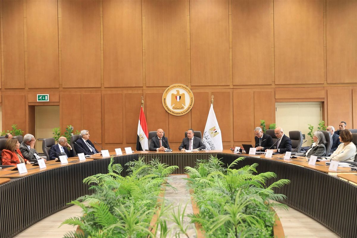 بدعوة من وزير التعليم العالي والبحث العلمي:انعقاد الجلسة الإجرائية لجامعة عين شمس الأهلية