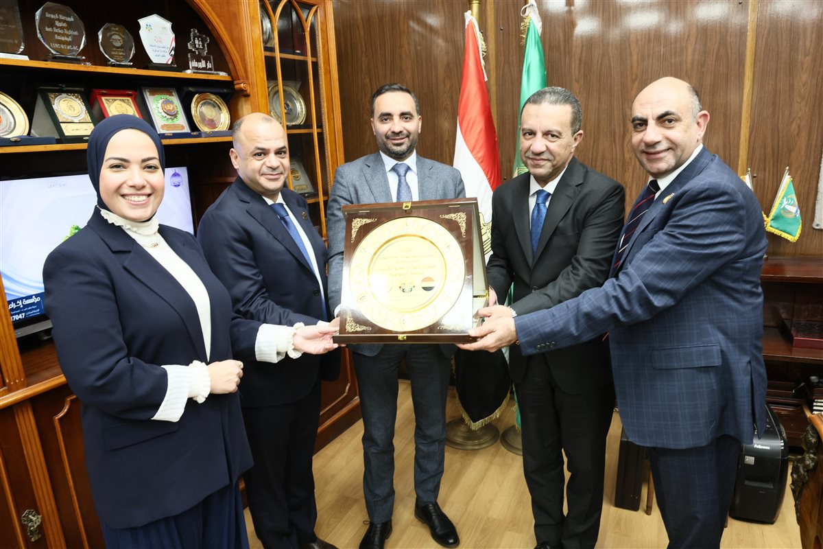 محافظ المنوفية يستقبل وفد قيادات حزب الجبهة الوطنية لتقديم التهنئة بتوليه مهام منصبه الجديد