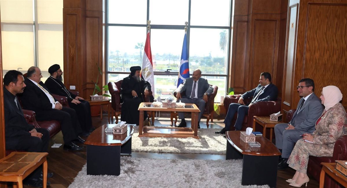 الأنبا بموا يهنئ محافظ السويس الجديد ويؤكد أهمية تكاتف الجميع من أجل مستقبل أفضل