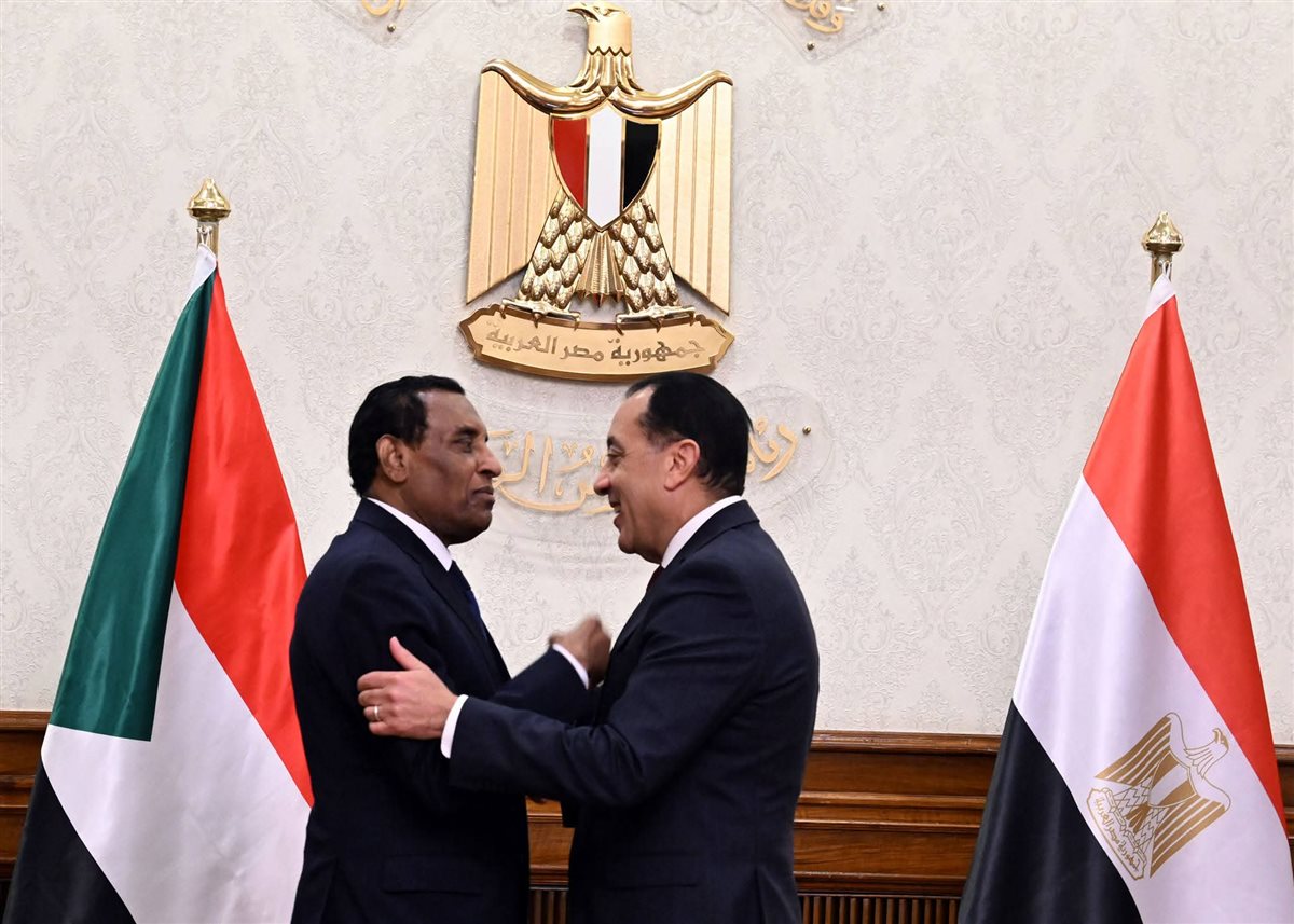 بيان مشترك بمناسبة المباحثات التي أجريت بين رئيس الوزراء والبروفيسور كامل إدريس